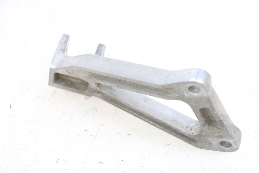 photo de SOPORTE ESTRIBERA TRASERA IZQUIERDA KAWASAKI ZR 7 750 (1999 - 2001) - Primer plano técnico