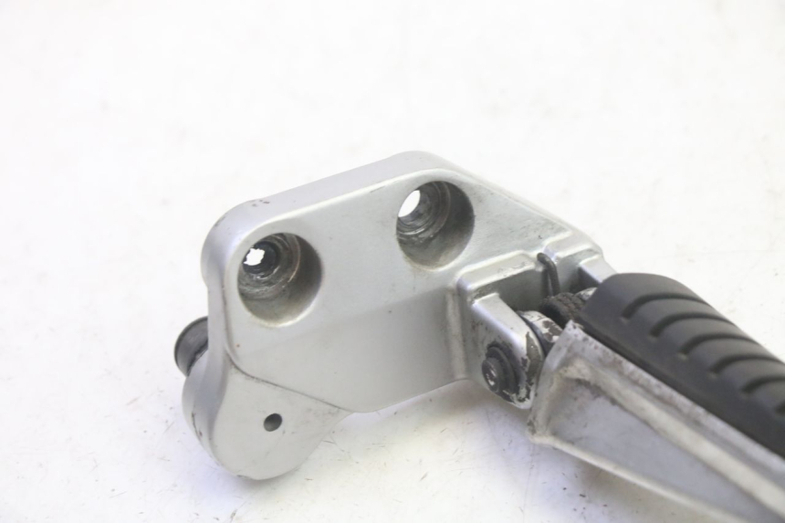 photo de SOPORTE ESTRIBERA DELANTERA DERECHA SUZUKI DL V STROM 1000 (2002 - 2007) - Detalle de la pieza