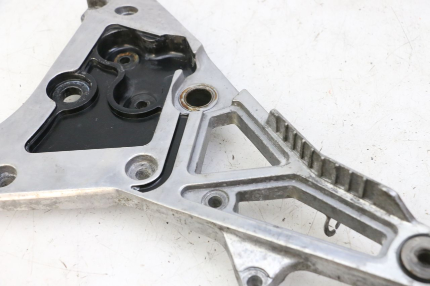 photo de SOPORTE ESTRIBERA DELANTERA DERECHA YAMAHA FJ 36Y 1100 (1984 - 1985)