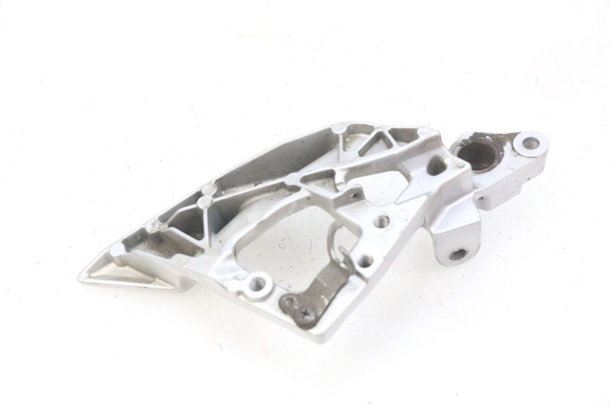 photo de PLATINA APOYA PIE DELANTERO DERECHO YAMAHA FJR ABS 1300 (2016 - 2020)