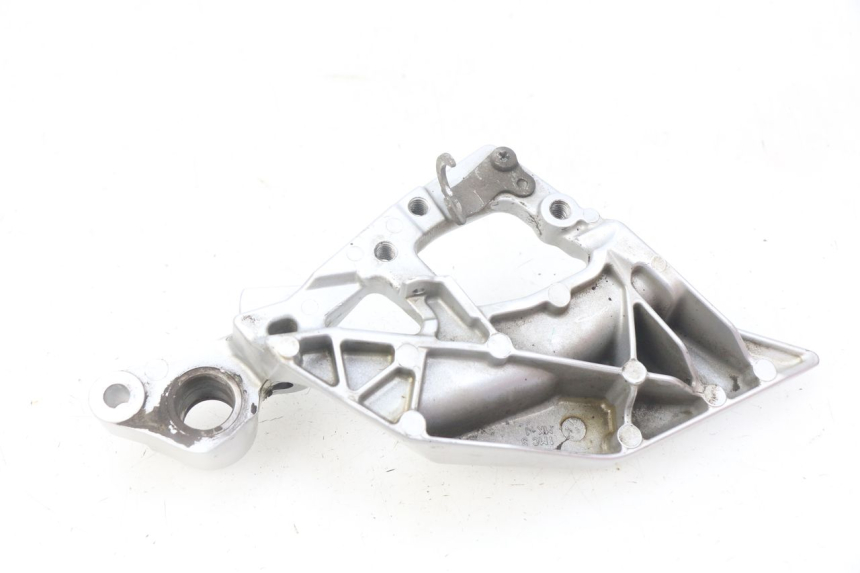 photo de PLATINA APOYA PIE DELANTERO DERECHO YAMAHA FJR ABS 1300 (2016 - 2020)