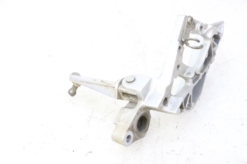 photo de PLATINA APOYA PIE DELANTERO DERECHO YAMAHA FJR ABS 1300 (2016 - 2020)