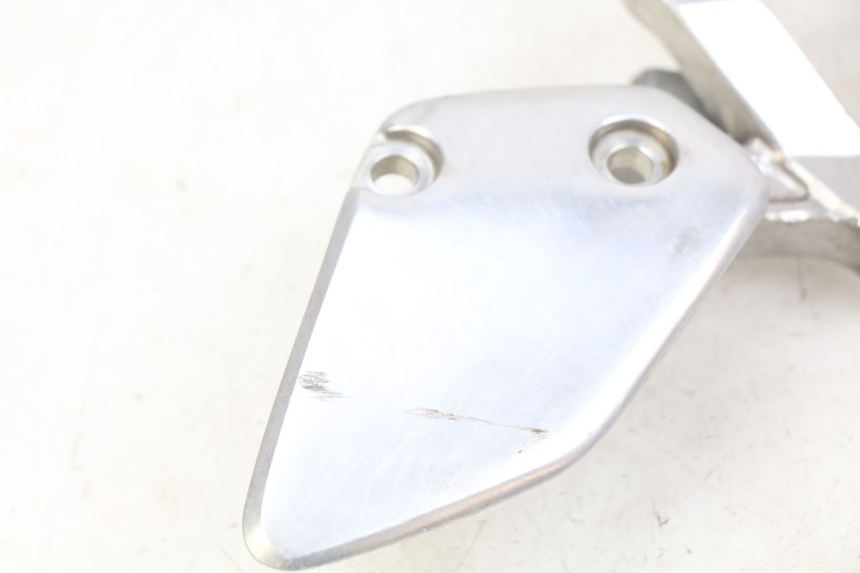 photo de PLATINA APOYA PIE DELANTERO DERECHO YAMAHA FZS FAZER 600 (1998 - 2001)