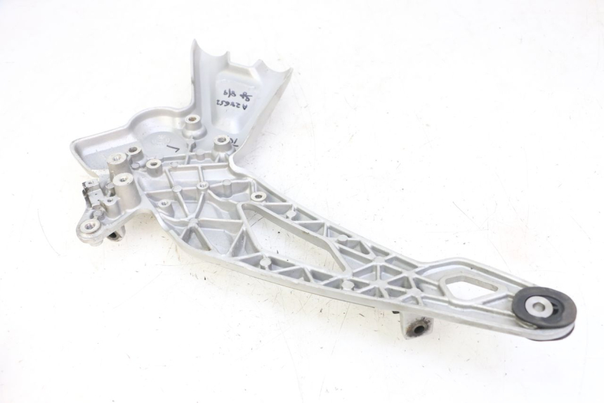 photo de SOPORTE ESTRIBERA DELANTERA DERECHA BMW G310 R 310 (2016 - 2020)