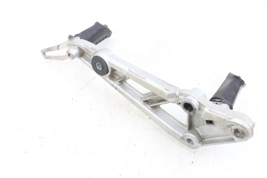 photo de SOPORTE ESTRIBERA DELANTERA DERECHA HYOSUNG GF 125 (2001 - 2005)