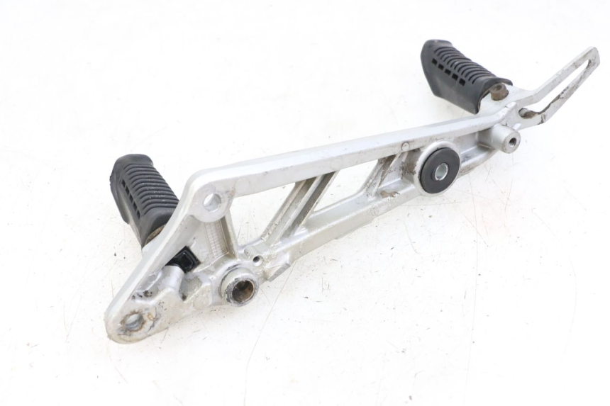 photo de SOPORTE ESTRIBERA DELANTERA DERECHA HYOSUNG GF 125 (2001 - 2005)