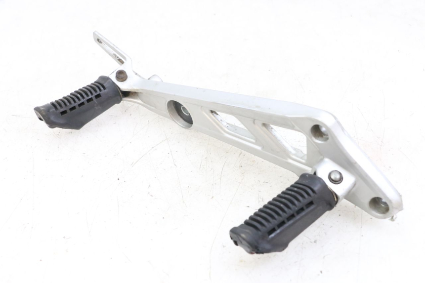 photo de SOPORTE ESTRIBERA DELANTERA DERECHA HYOSUNG GF 125 (2001 - 2005)