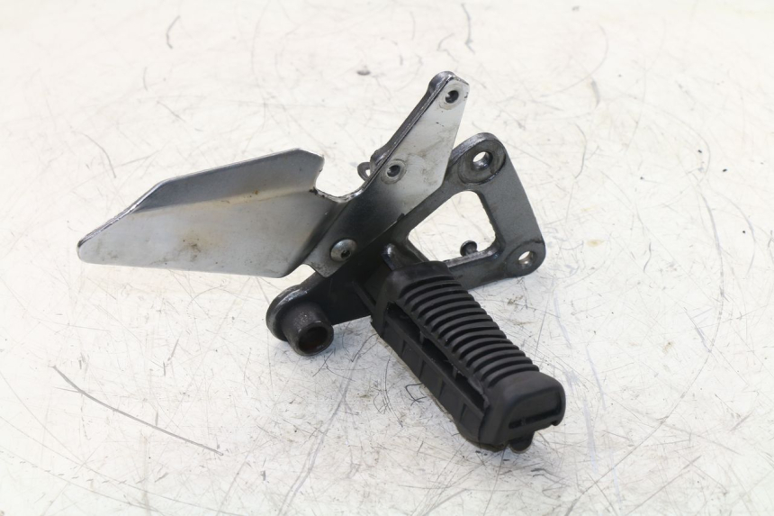 photo de SOPORTE ESTRIBERA DELANTERA DERECHA SUZUKI GS / GSE 500 (1990 - 2000)