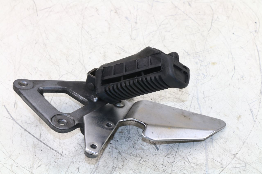 photo de SOPORTE ESTRIBERA DELANTERA DERECHA SUZUKI GS / GSE 500 (1990 - 2000)