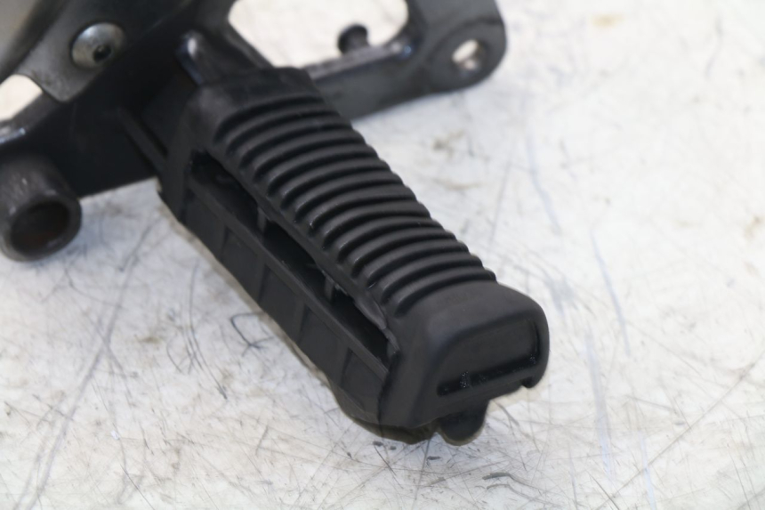 photo de SOPORTE ESTRIBERA DELANTERA DERECHA SUZUKI GS / GSE 500 (1990 - 2000)