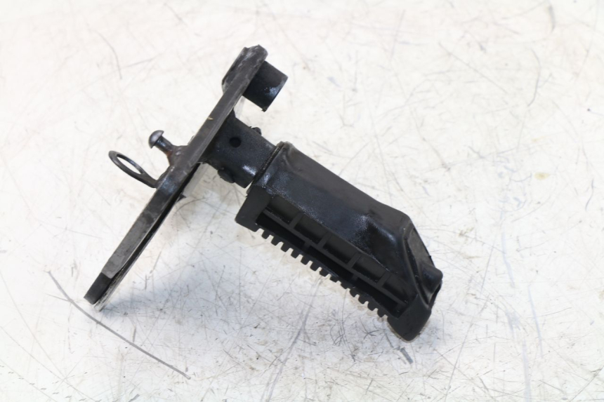 photo de SOPORTE ESTRIBERA DELANTERA DERECHA SUZUKI GS / GSE 500 (1990 - 2000)