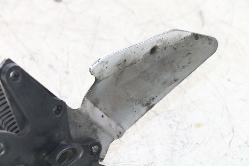 photo de SOPORTE ESTRIBERA DELANTERA DERECHA SUZUKI GS / GSE 500 (1990 - 2000)