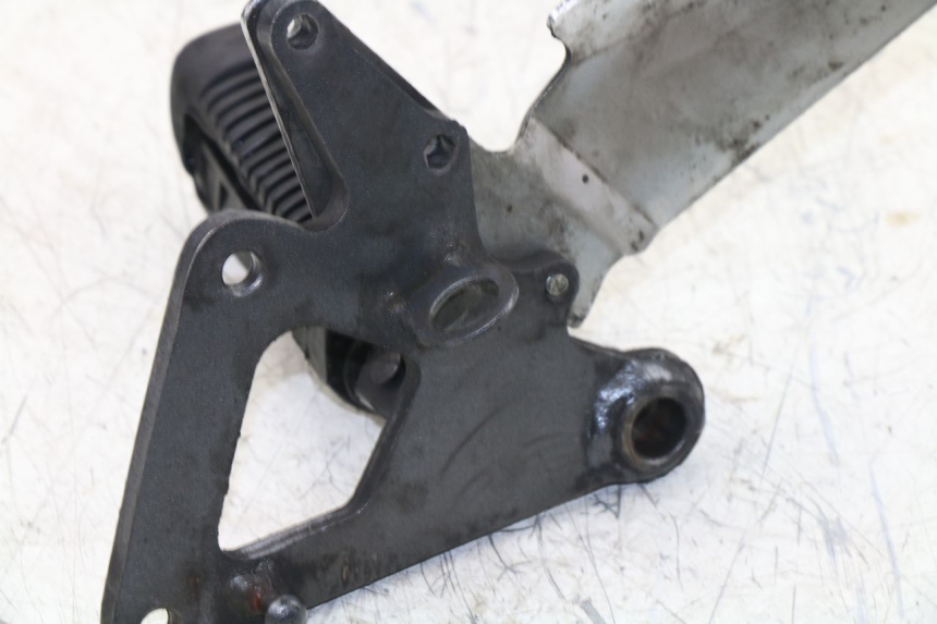 photo de SOPORTE ESTRIBERA DELANTERA DERECHA SUZUKI GS / GSE 500 (1990 - 2000)