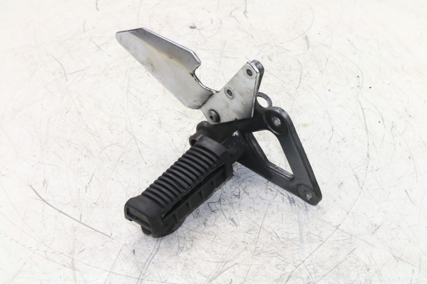 photo de SOPORTE ESTRIBERA DELANTERA DERECHA SUZUKI GS / GSE 500 (1990 - 2000)