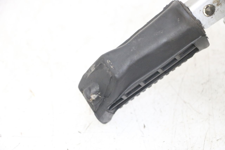 photo de SOPORTE ESTRIBERA DELANTERA DERECHA SUZUKI GS GSE 500 (2001 - 2003)
