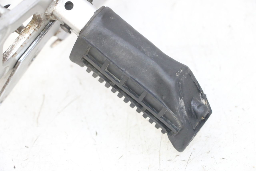 photo de SOPORTE ESTRIBERA DELANTERA DERECHA SUZUKI GS GSE 500 (2001 - 2003)