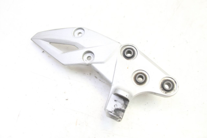 photo de SOPORTE ESTRIBERA DELANTERA DERECHA SUZUKI GSR 750 (2011 - 2017)