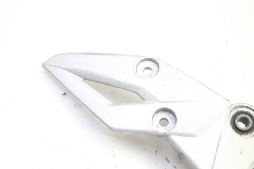photo de SOPORTE ESTRIBERA DELANTERA DERECHA SUZUKI GSR 750 (2011 - 2017)