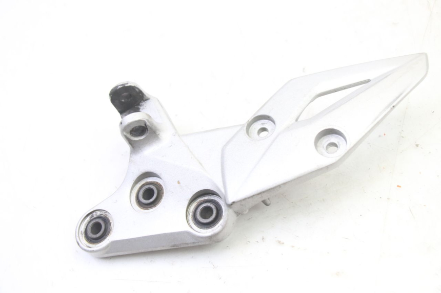 photo de SOPORTE ESTRIBERA DELANTERA DERECHA SUZUKI GSR 750 (2011 - 2017)