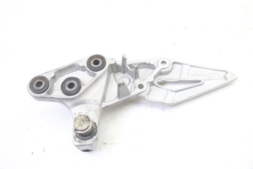photo de SOPORTE ESTRIBERA DELANTERA DERECHA SUZUKI GSR 750 (2011 - 2017)