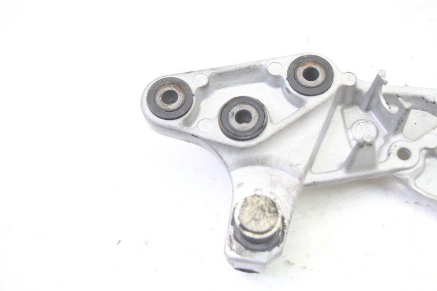 photo de SOPORTE ESTRIBERA DELANTERA DERECHA SUZUKI GSR 750 (2011 - 2017)