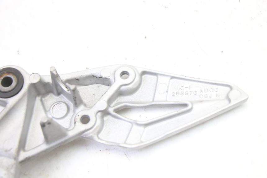 photo de SOPORTE ESTRIBERA DELANTERA DERECHA SUZUKI GSR 750 (2011 - 2017)