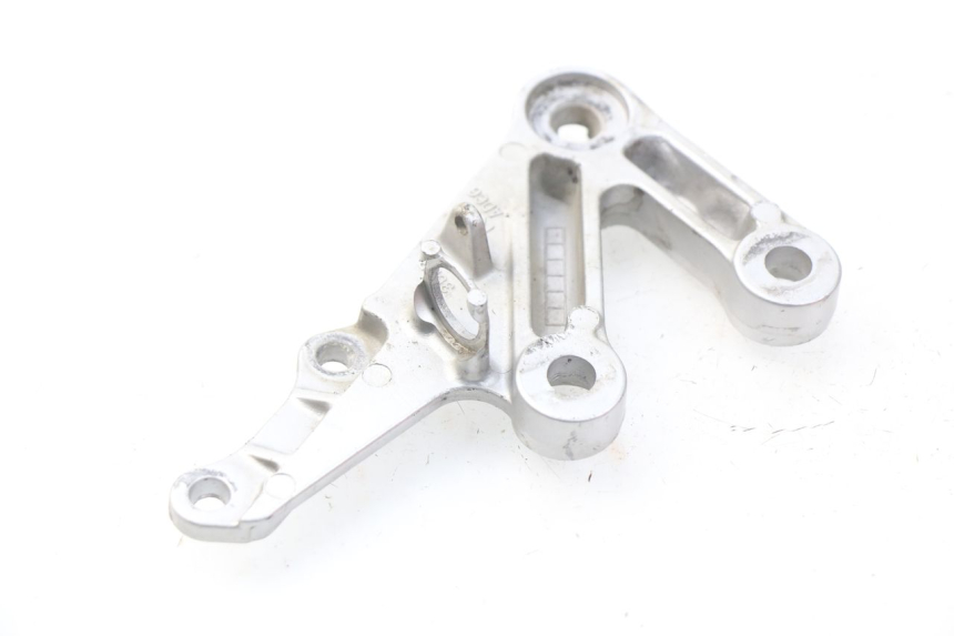 photo de SOPORTE ESTRIBERA DELANTERA DERECHA SUZUKI GSX-R GSXR 600 (2001 - 2003)