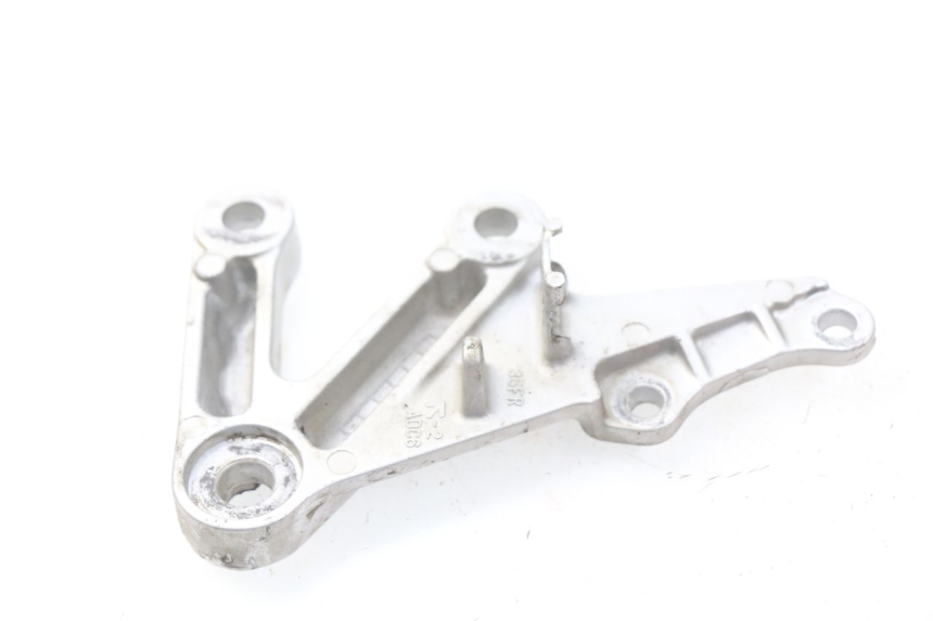photo de SOPORTE ESTRIBERA DELANTERA DERECHA SUZUKI GSX-R GSXR 600 (2001 - 2003)