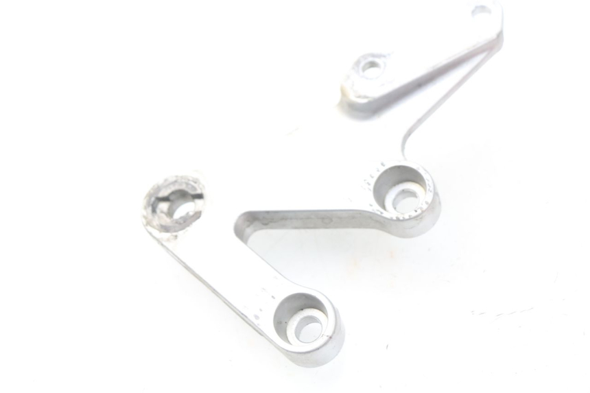 photo de SOPORTE ESTRIBERA DELANTERA DERECHA SUZUKI GSX-R GSXR 600 (2001 - 2003)