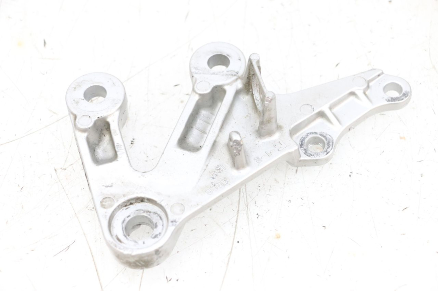 photo de SOPORTE ESTRIBERA DELANTERA DERECHA SUZUKI GSXR GSX-R 1000 (2003 - 2004) - Otra perspectiva