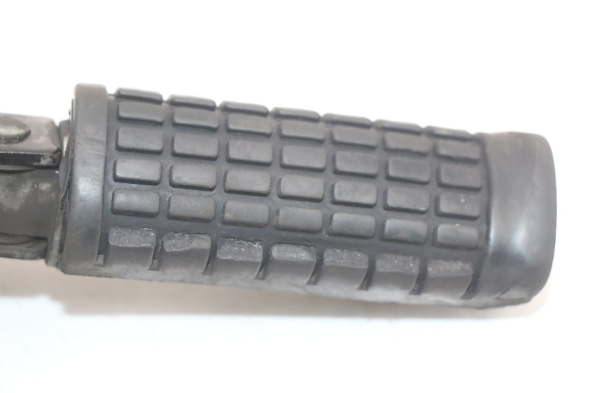 photo de SOPORTE ESTRIBERA DELANTERA DERECHA SUZUKI GZ MARAUDER 125 (1998 - 2004)