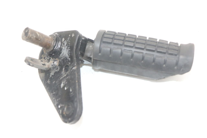 photo de SOPORTE ESTRIBERA DELANTERA DERECHA SUZUKI GZ MARAUDER 125 (1998 - 2004)
