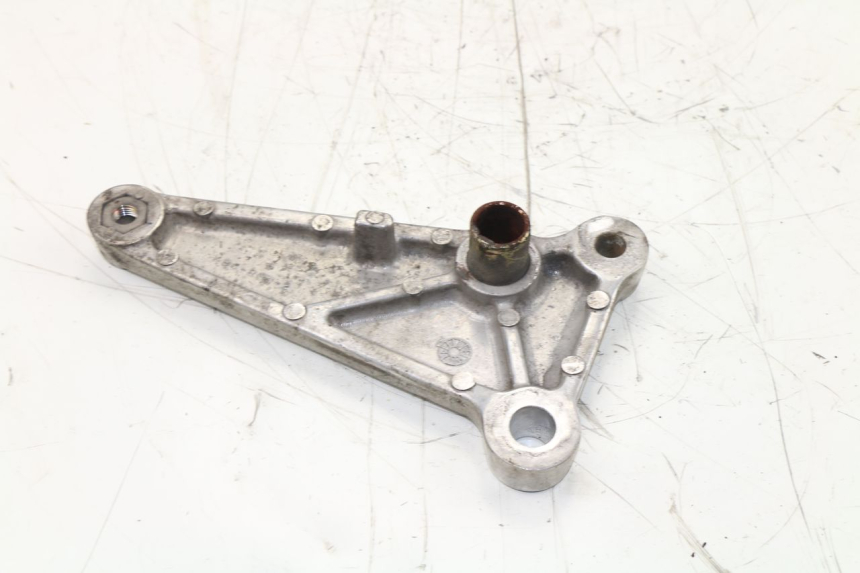 photo de PLATINA APOYA PIE DELANTERO DERECHO HONDA CM 125 (1983 - 2003)
