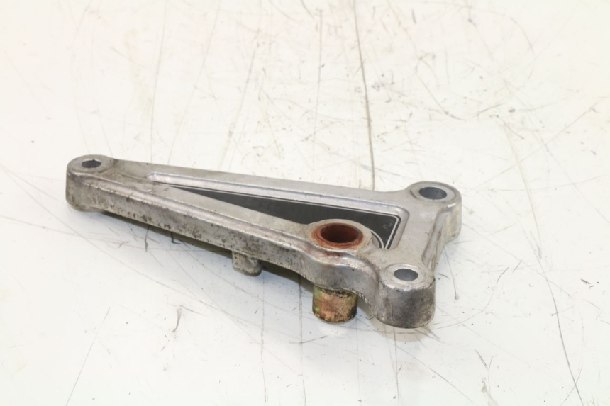 photo de PLATINA APOYA PIE DELANTERO DERECHO HONDA CM 125 (1983 - 2003)