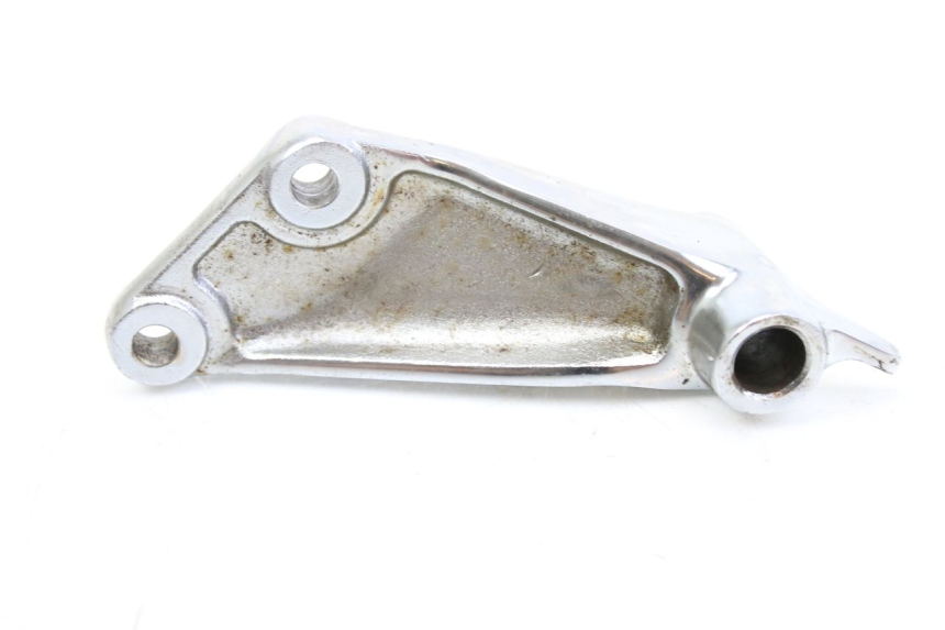photo de PLATINA APOYA PIE DELANTERO DERECHO SYM HUSKY 125 (1999 - 2005)