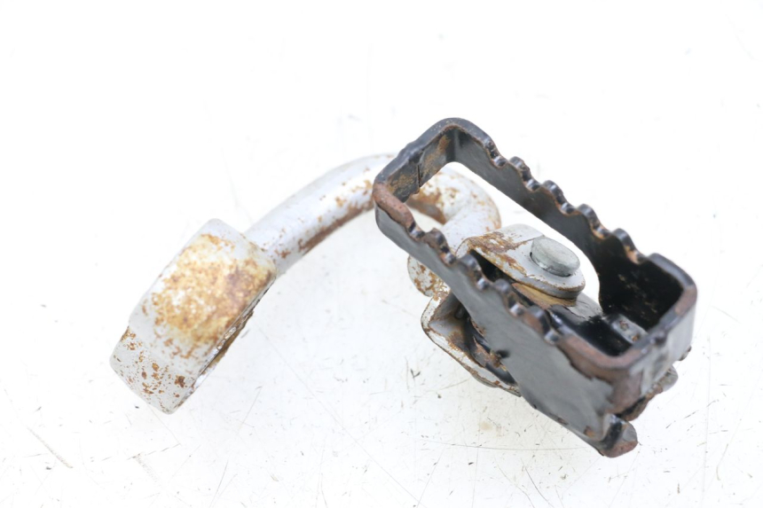 photo de PLATINA APOYA PIE DELANTERO DERECHO HYOSUNG XRX 125 (2000 - 2008)