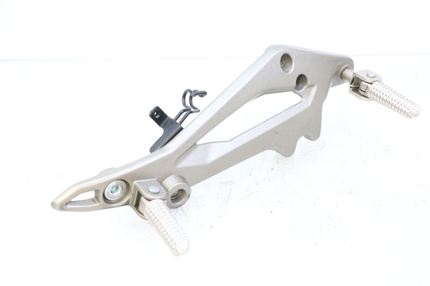 photo de SOPORTE ESTRIBERA DELANTERA DERECHA KIDEN KD125-G 125 (2018 - 2022)