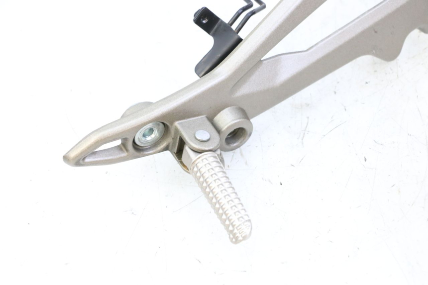 photo de SOPORTE ESTRIBERA DELANTERA DERECHA KIDEN KD125-G 125 (2018 - 2022)