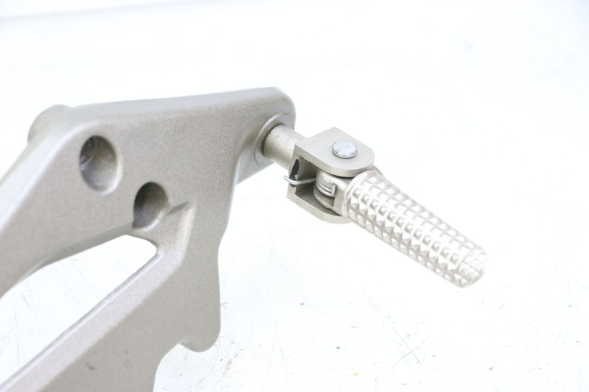 photo de SOPORTE ESTRIBERA DELANTERA DERECHA KIDEN KD125-G 125 (2018 - 2022)