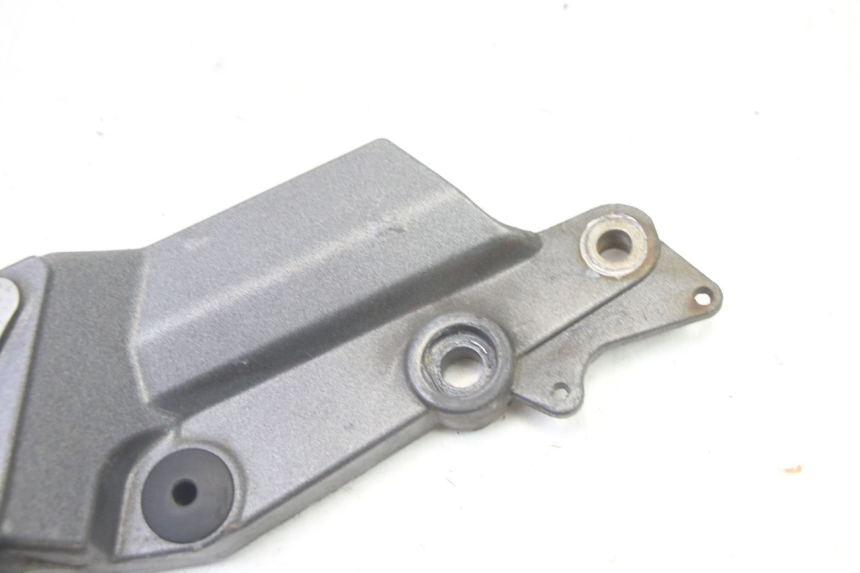 photo de SOPORTE ESTRIBERA DELANTERA DERECHA TRIUMPH SPRINT 900 (1995 - 1998)