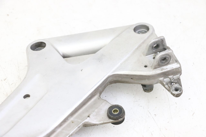 photo de SOPORTE ESTRIBERA DELANTERA DERECHA HONDA ST PAN EUROPEAN 1300 (2002 - 2013)