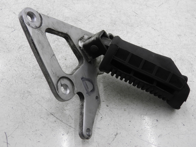 photo de SOPORTE ESTRIBERA DELANTERA DERECHA SUZUKI GS GSE 500 (2001 - 2003)