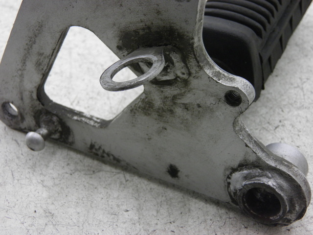 photo de SOPORTE ESTRIBERA DELANTERA DERECHA SUZUKI GS GSE 500 (2001 - 2003)