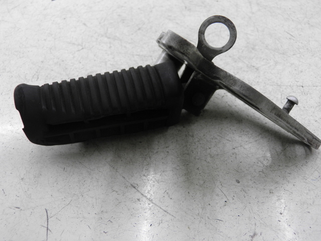 photo de SOPORTE ESTRIBERA DELANTERA DERECHA SUZUKI GS GSE 500 (2001 - 2003)