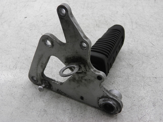 photo de SOPORTE ESTRIBERA DELANTERA DERECHA SUZUKI GS GSE 500 (2001 - 2003)