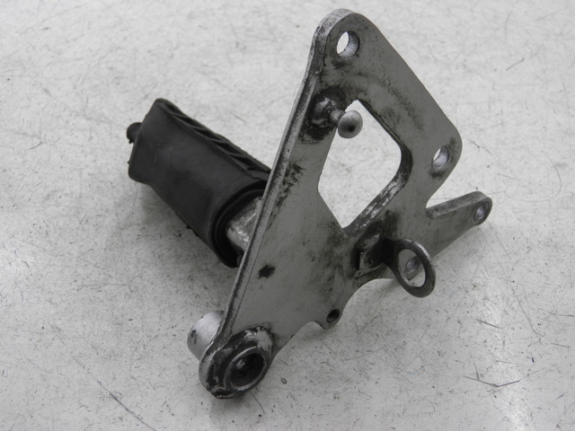 photo de SOPORTE ESTRIBERA DELANTERA DERECHA SUZUKI GS GSE 500 (2001 - 2003)