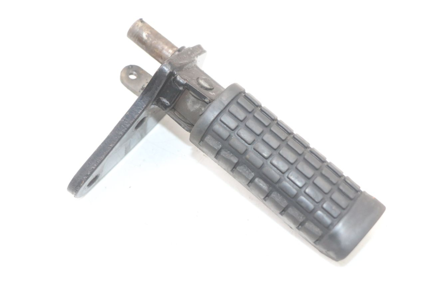 photo de SOPORTE ESTRIBERA DELANTERA DERECHA SUZUKI GZ MARAUDER 125 (1998 - 2004)