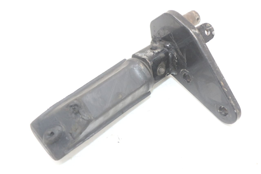 photo de SOPORTE ESTRIBERA DELANTERA DERECHA SUZUKI GZ MARAUDER 125 (1998 - 2004)