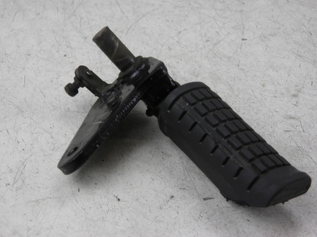 photo de SOPORTE ESTRIBERA DELANTERA DERECHA SUZUKI GZ MARAUDER 125 (1998 - 2004)