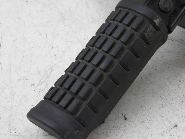 photo de SOPORTE ESTRIBERA DELANTERA DERECHA SUZUKI GZ MARAUDER 125 (1998 - 2004)